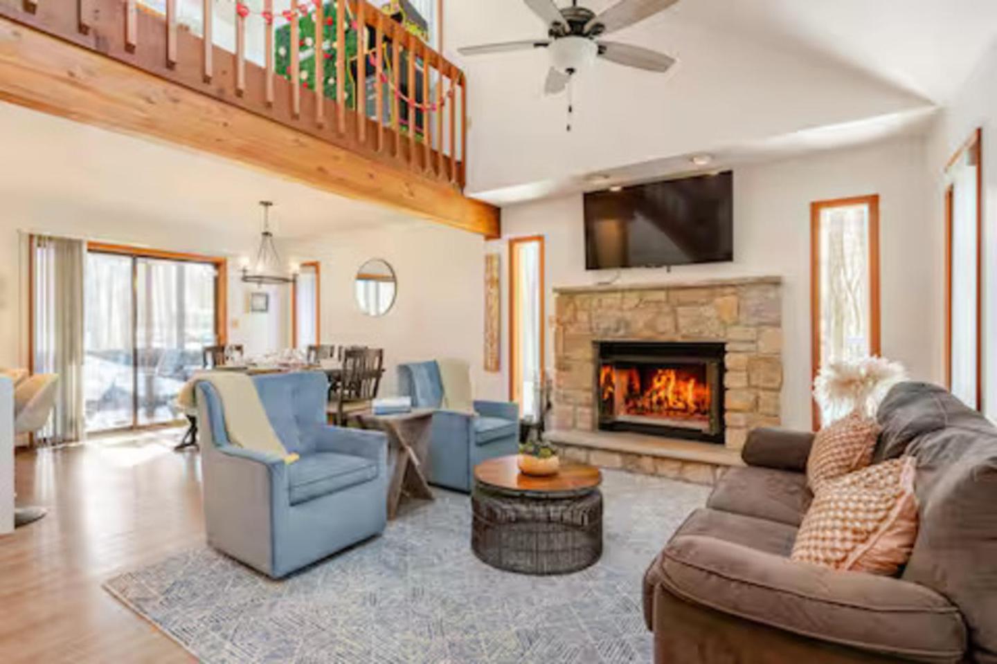 Cozy Cabin At Poconos With Hot Tub And Fire Pit East Stroudsburg Exteriör bild